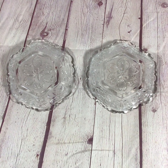 Vintage Clear Glass Textured Floral Scalloped Edge Hexagon Shaped Bowls Set of 2 - Picture 5 of 7